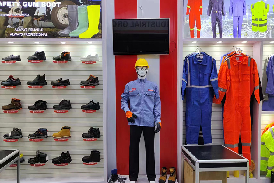 Koje su ključne prednosti nošenja zaštitnih PVC čizama u industrijskim okruženjima