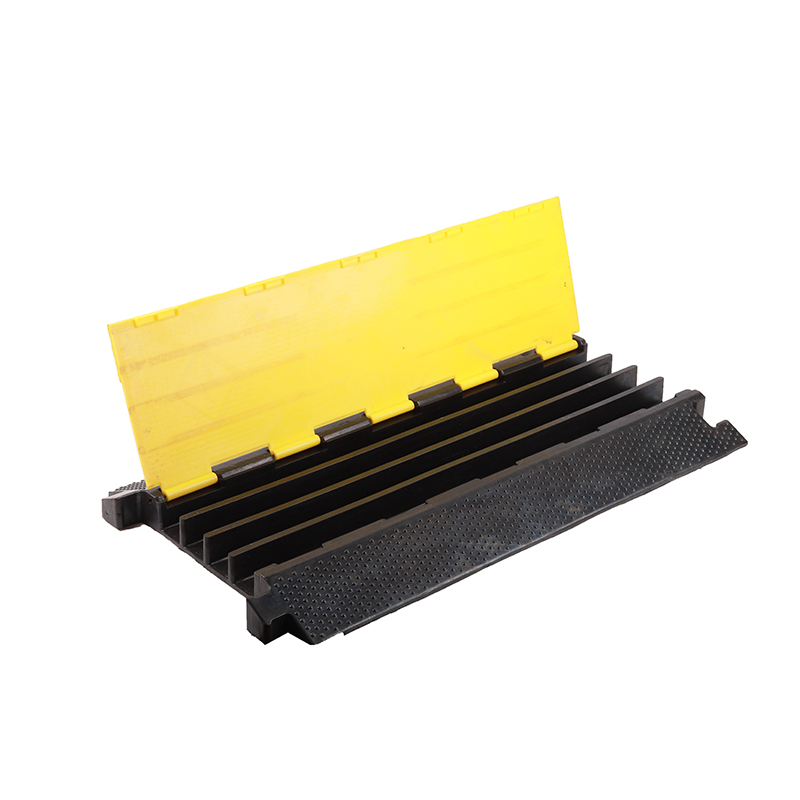 SH024-4B Vodootporni gumeni i plastični zaštitnik kabela za industrijsku upotrebu na otvorenom